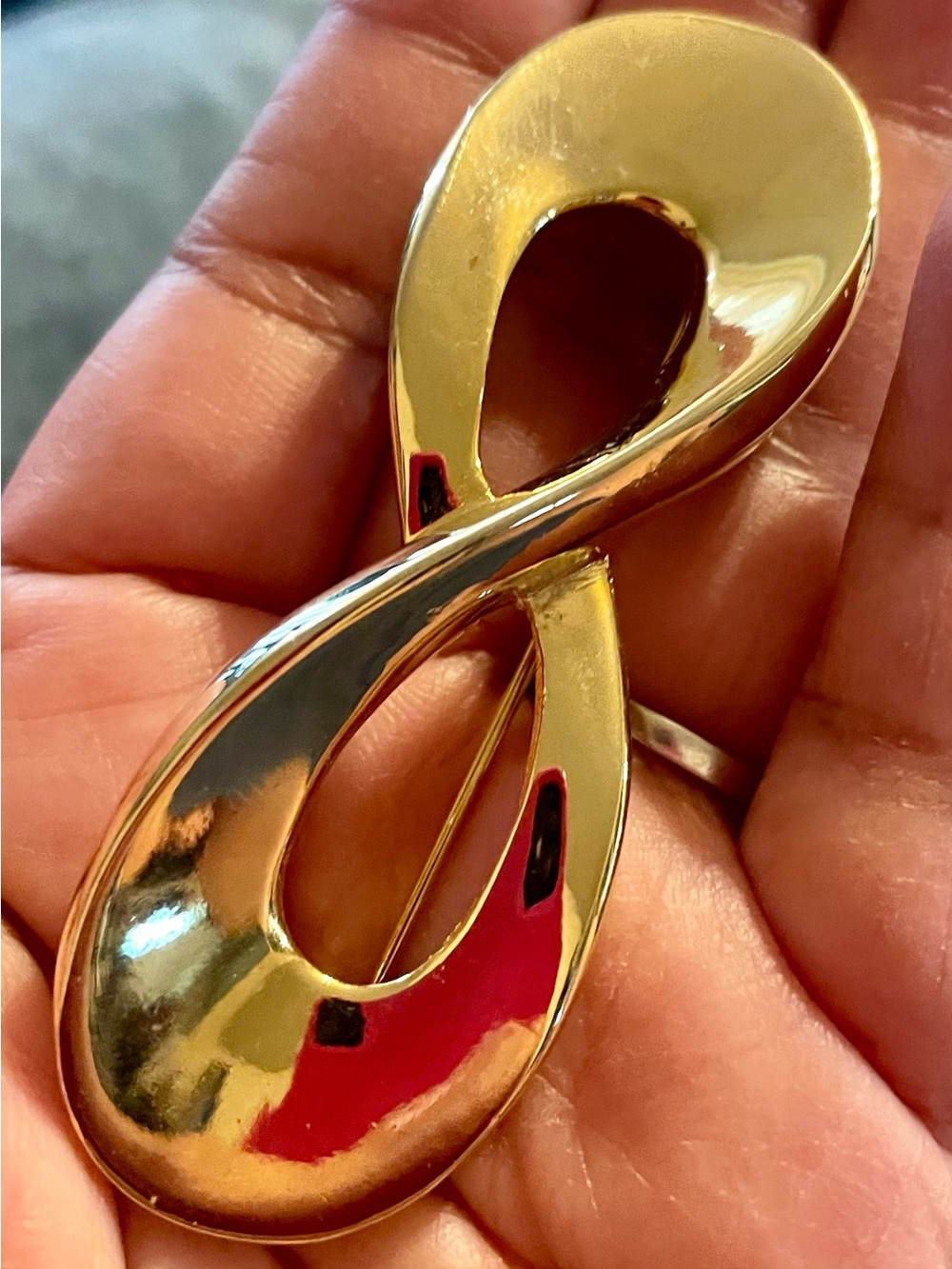 Polished Gold Infinity Loop Brooch for Women